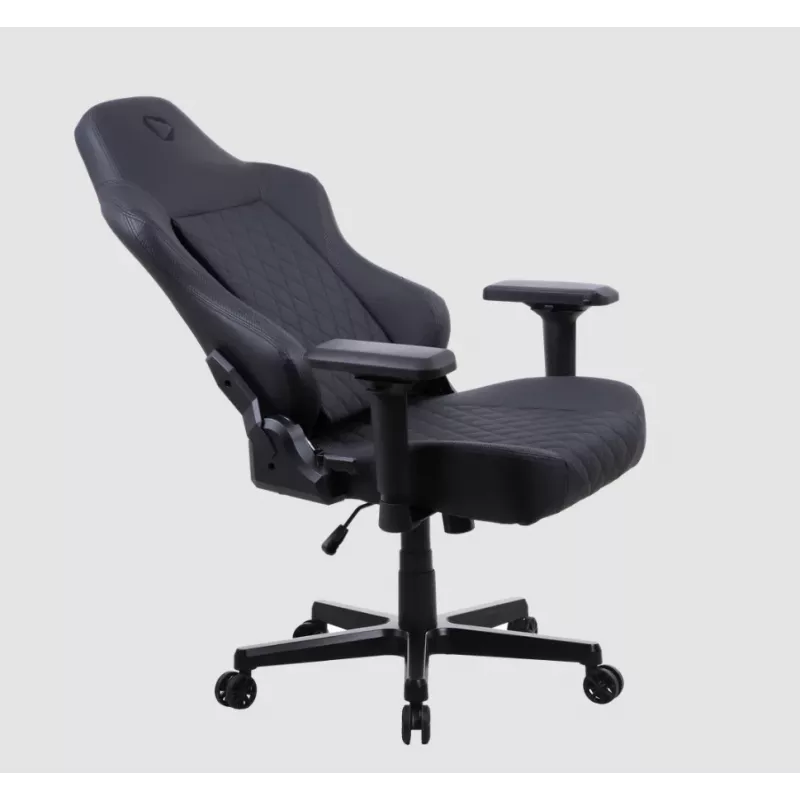 Spēļu krēsls Onex FX8 Formula X — ergonomisks sacīkšu stila sēdeklis, regulējami roku balsti, atgāšanās un slīpuma funkcijas, melns