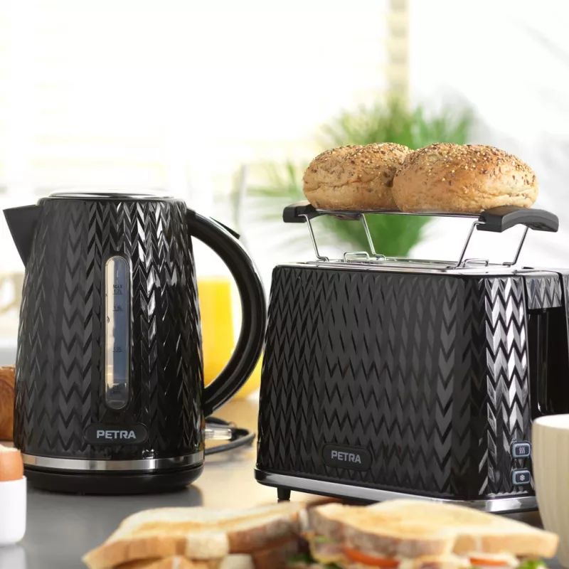 Elektriskā tējkanna Petra 1,7 L 2200 W melna