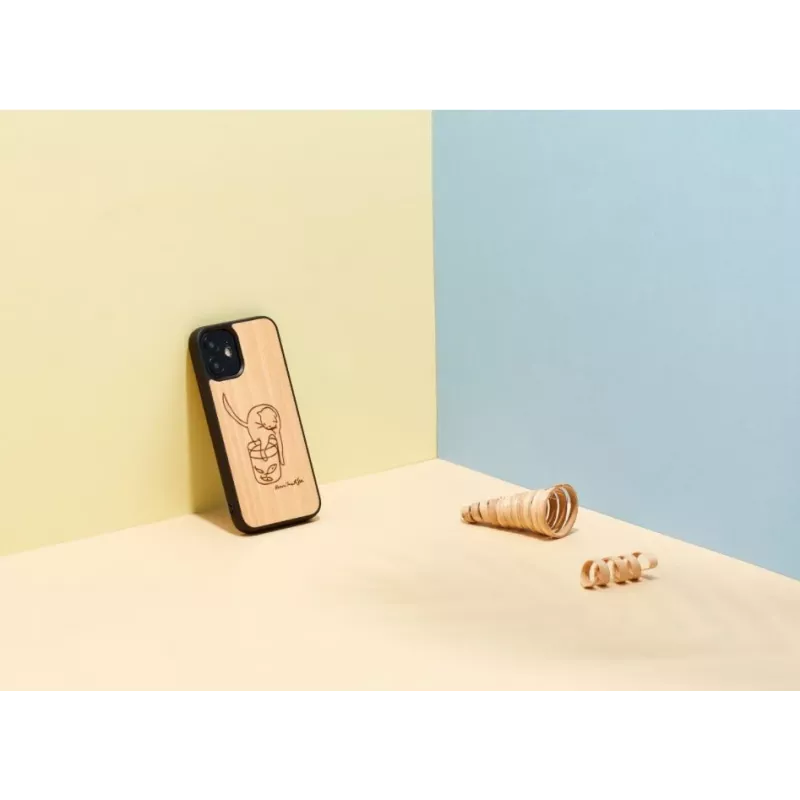 Man and wood telefona maciņš iPhone 12 mini — apdrukāts kaķis ar sarkanu zivi
