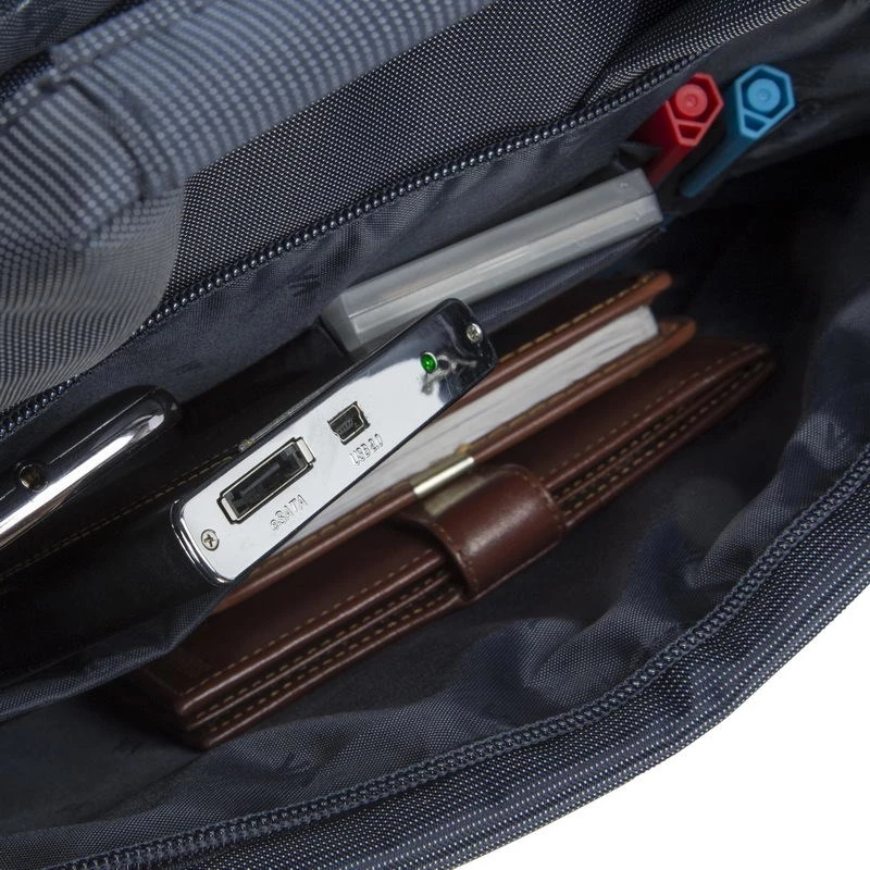 Messenger somiņa Rivacase 8221 klēpjdatoriem līdz 33,8 cm (13,3 collām) — poliesters, 0,53 kg