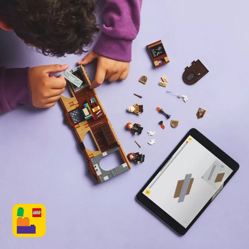 Būvēšanas komplekts LEGO Harry Potter Cūkkārpas pils Burvestību nodarbība 76442 — 204 detaļas, 3 minifigūras, vecumam 8+