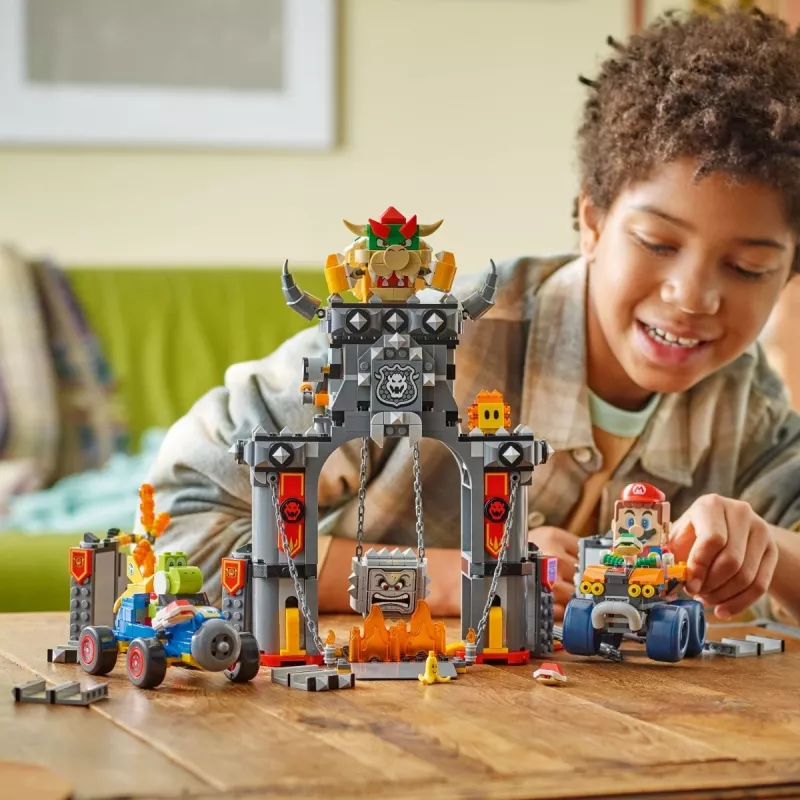 LEGO konstruktora komplekts 72039 Super Mario Bowser cietoksnis ar Mario kartingu, interaktīvs rotaļu komplekts