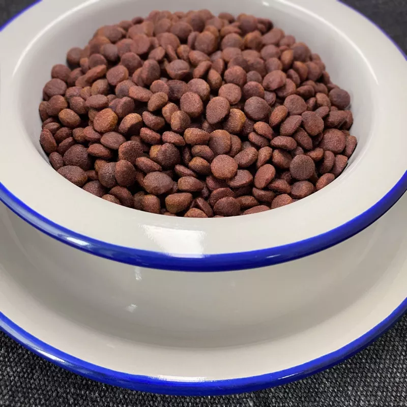FOLK mazo šķirņu tradicionālais Mazūrijas brieža gaļas sautējums ar bietēm un dzērvenēm - sausā suņu barība - 1,6 kg