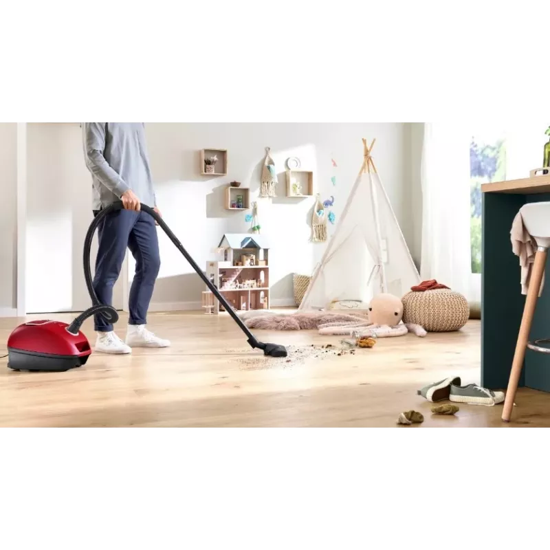 Putekļsūcējs Bosch BGB 41RD3H — 600 W, 4 L putekļu maisiņš, HEPA filtrs, 11 m darba rādiuss, teleskopiskā caurule, sarkans