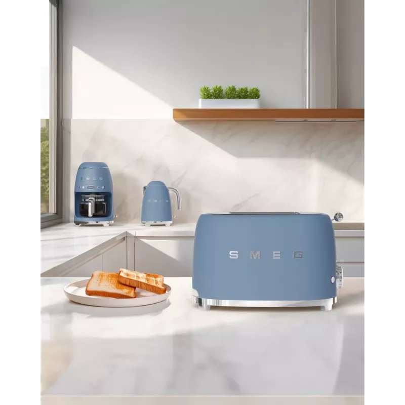 Smeg KLF03SBMEU elektriskā tējkanna 1,7 L 2400 W Zila