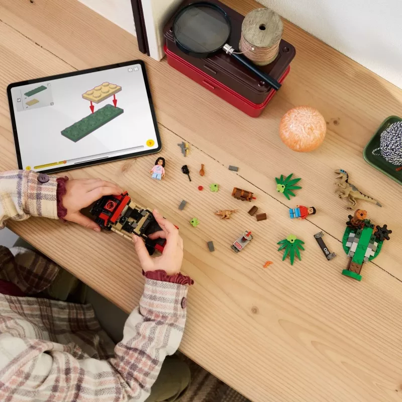 Konstruktoru komplekts LEGO Jurassic World 76972 Raptor Off-Road Escape, 285 gab., 2 minifigūras, vecumam no 6+