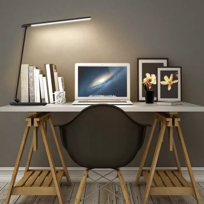 LED galda lampa Aukey LT-T10 12W 3000–6500K — regulējama krāsu temperatūra, melna