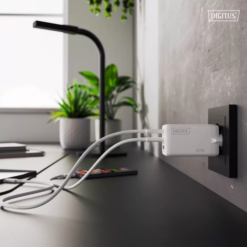 Wall charger DIGITUS DA-10303 67W GaN, 2× USB-C + 1× USB-A, 100–240V, balta