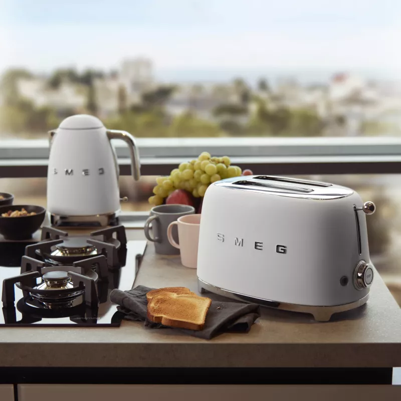 Smeg tējkanna 50style matēti balta KLF03WHMEU