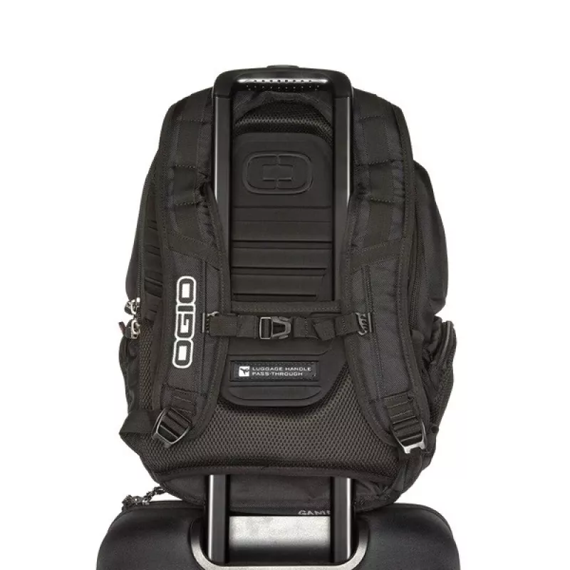 OGIO Mugursoma GAMBIT MELNA P/N: 111072_03