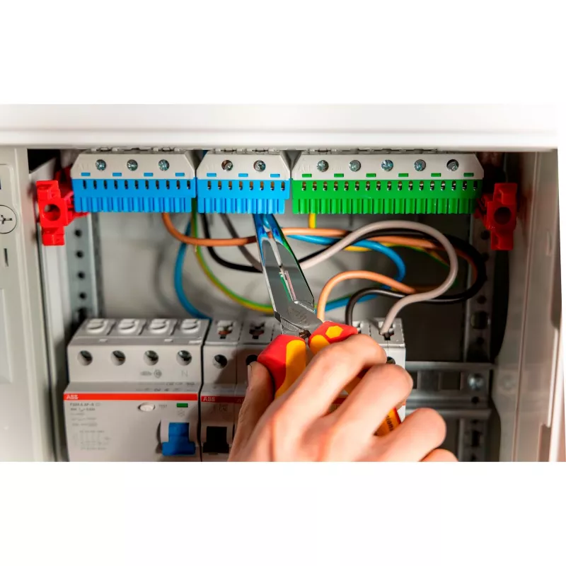 Plakanās apaļdeguna knaibles Wiha 27422 — profesionāls elektroizolēts rokas instruments