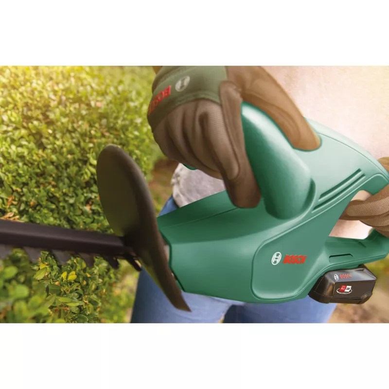 Elektriskās dzīvžoga šķēres Bosch EasyHedgeCut 18-45 — 45 cm dubultais asmens, 18 V akumulators, 2.3 kg