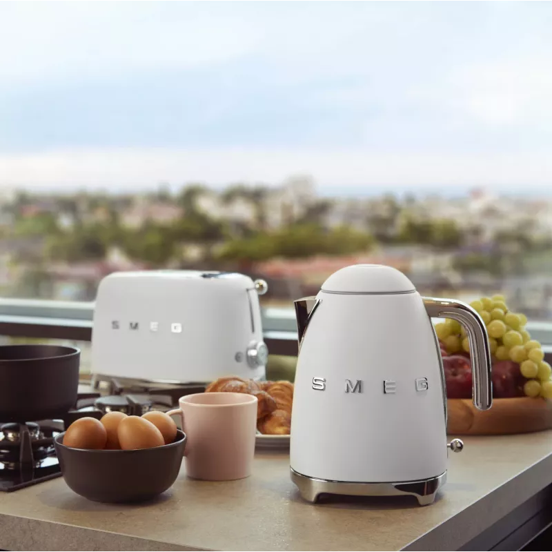 Smeg tējkanna 50style matēti balta KLF03WHMEU