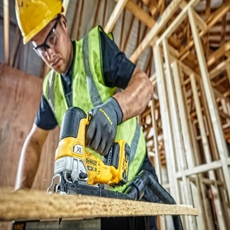 DeWALT DCS334P2-QW motorzāģis 3200 spm 2.1 kg