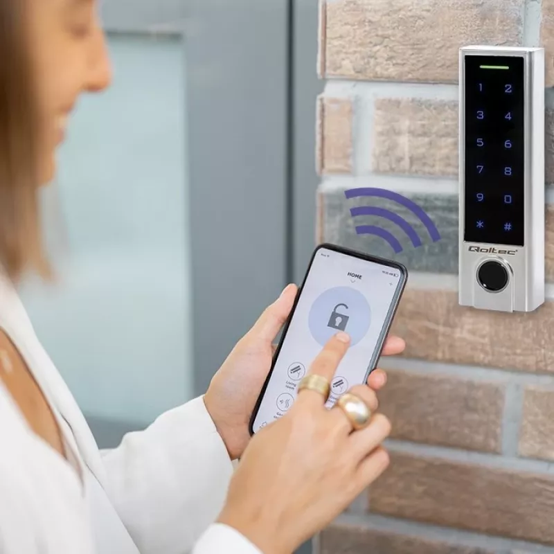 Qoltec 52448 koda slēdzene TITAN ar pirkstu nospiedumu lasītāju | RFID | BT 4.0 | kods | karte | piekariņš | durvju zvans | IP68 | EM