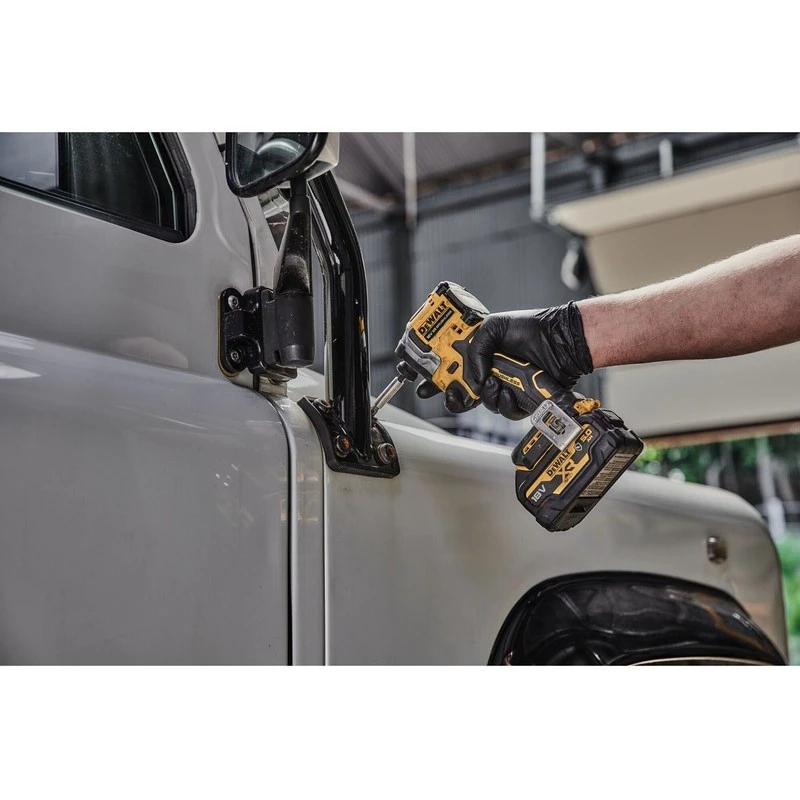 Triecienskrūvgrieznis DeWALT DCF850NT, 3250 RPM, 1/4 collas patrona, 900 g