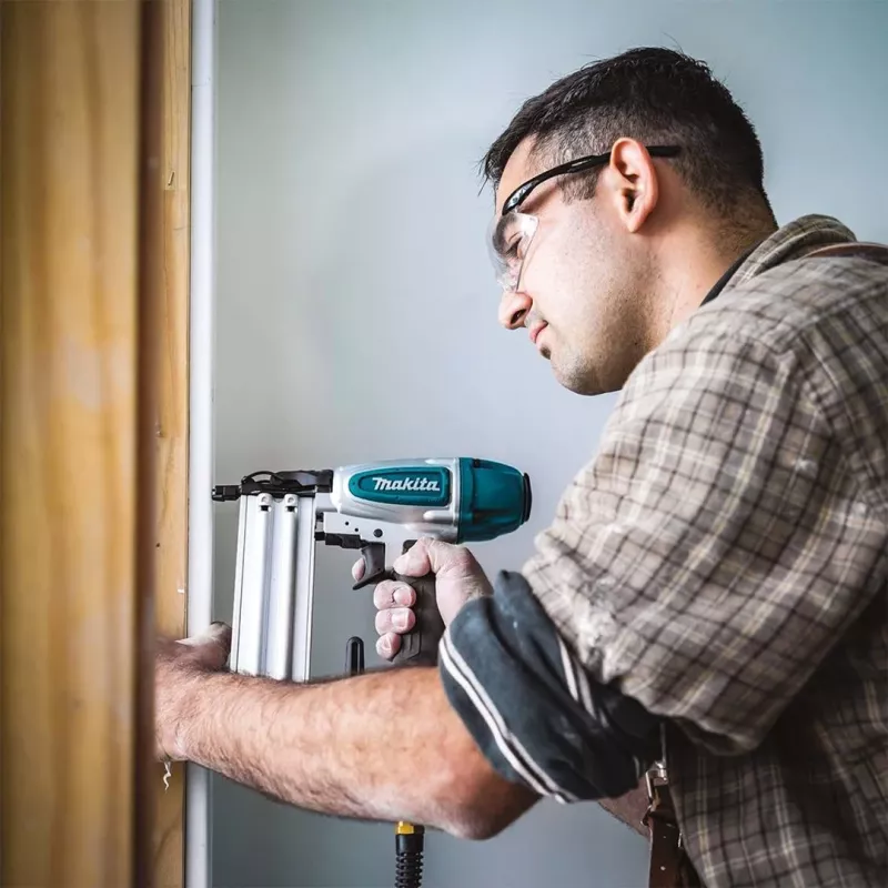 Makita AF506 pneimatiskais naglotājs