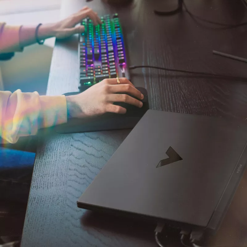 Klēpjdators HP Victus 15-fb3040nw — 15,6 collas FHD 144Hz, AMD Ryzen 7 7445HS, 16GB DDR4 3200MHz, 512GB SSD, NVIDIA GeForce RTX 4050 6GB, FreeDOS, angļu valodas tastatūra
