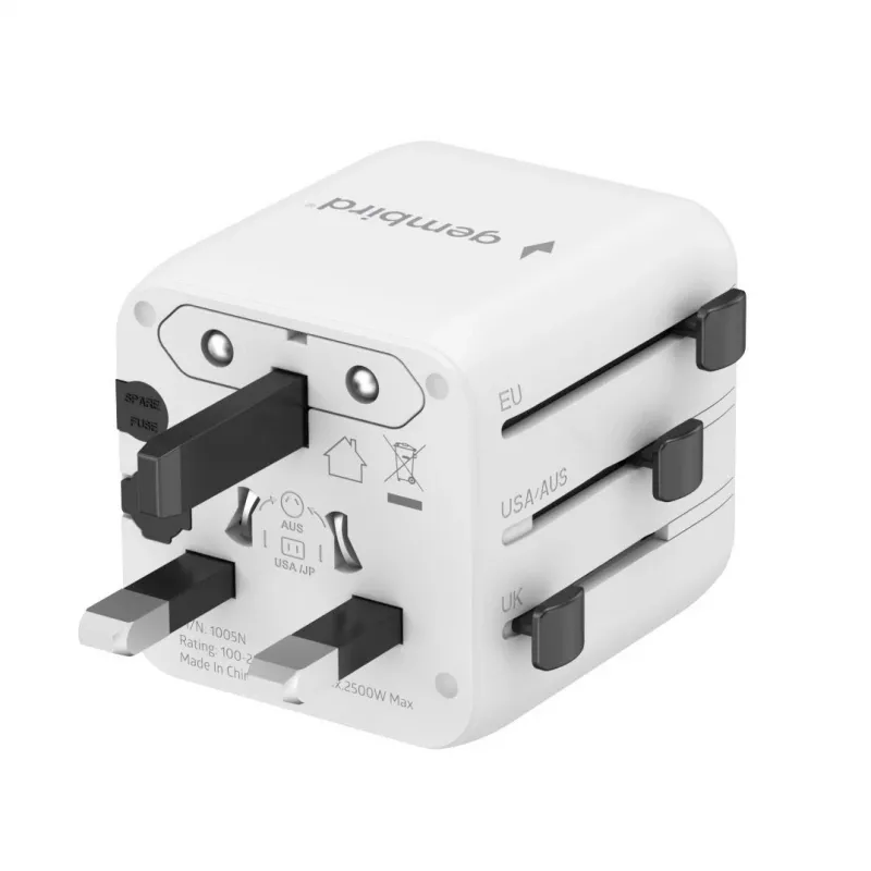 Universāls ceļojumu strāvas adapteris GEMBIRD TPA-INT-01-W — ieeja 100–250 V, G tipa kontaktdakša, kompakti izmēri 84×56×85 mm
