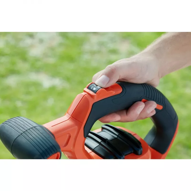 Lapu pūtējs Black & Decker BEBLV300-QS