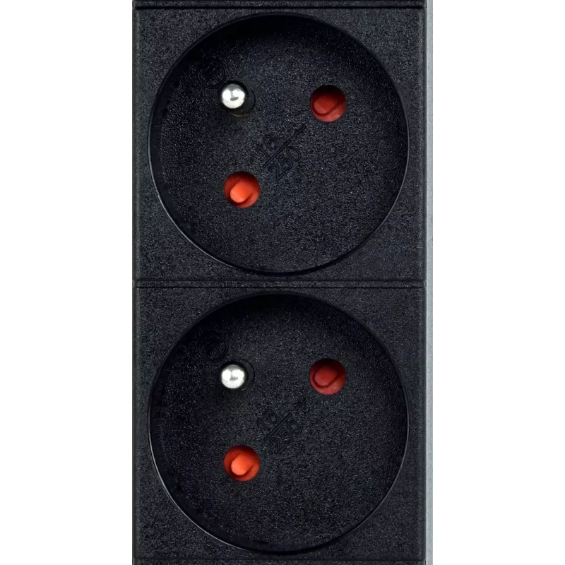 Strāvas sadales bloks GEMBIRD EG-PDU-9F2F — 9 franču (E tipa) rozetes, 1U statne, 16A, 2 m kabelis