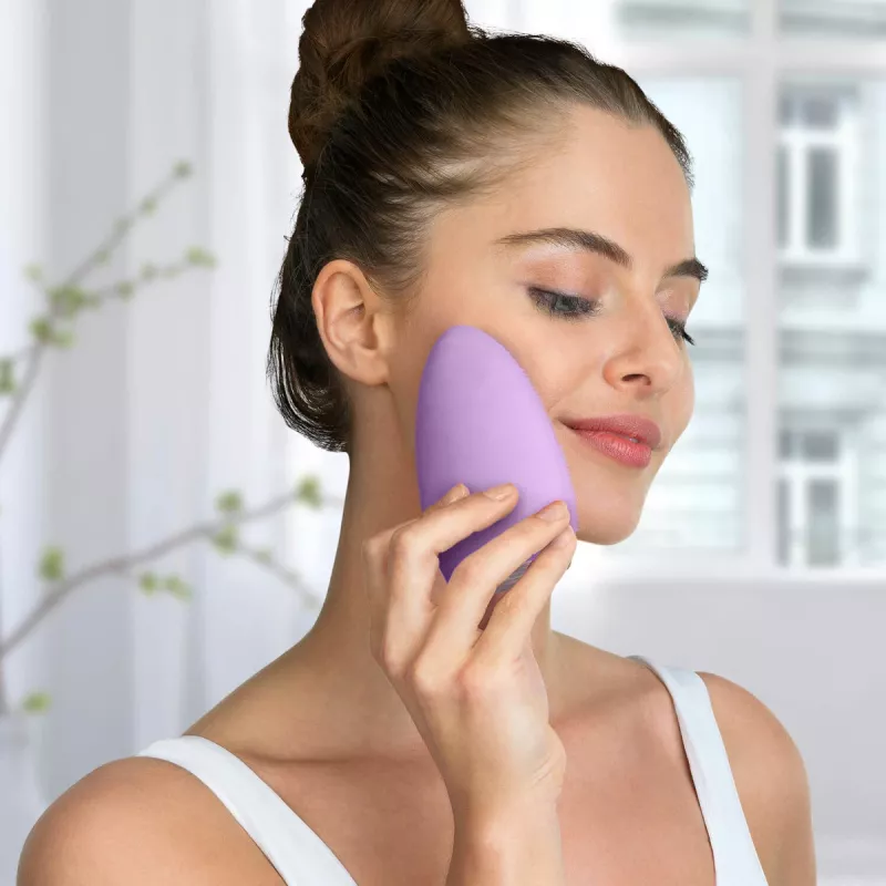 Vibrējošā suka Silk'n Bright violeta maiņstrāvas/akumulatora darbināma visiem ādas tipiem