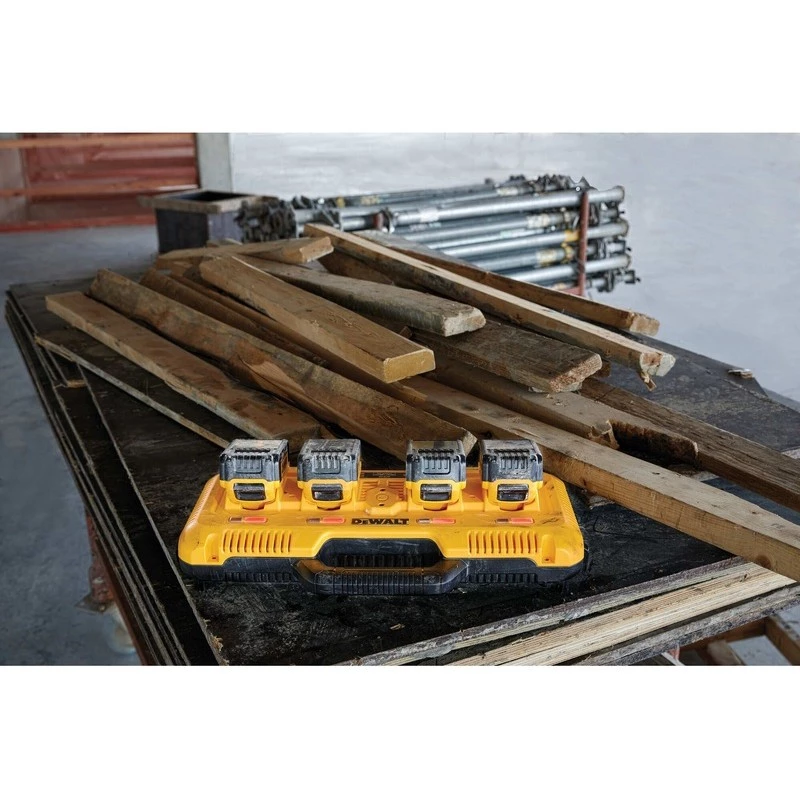 Akumulatora lādētājs DeWALT DCB104-QW