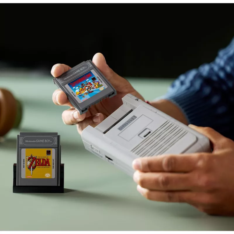 LEGO Retro dizaina būvkomplekts Game Boy 72046 – detalizēta modeļa kopija, displeja statīvs