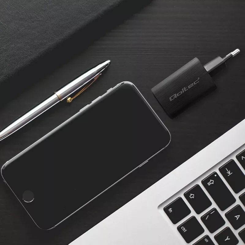 Qoltec 50766 mobilās ierīces lādētājs klēpjdatoram, pārnēsājamai spēļu konsolei, power bank, viedtālrunim, viedpulkstenim, planšetdatoram Melns AC Ātrā uzlāde Iekštelpām