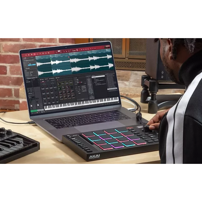 MIDI studijas kontrolieris AKAI MPC Studio MK2 ar 16 paliktņiem, LCD, RGB fona apgaismojumu, USB-MIDI, 305 mm platums
