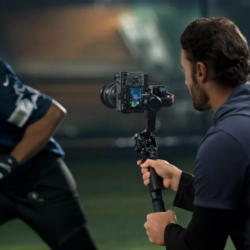 Rokas kameras stabilizators DJI RS 4 Combo melns alumīnija 12h akumulators