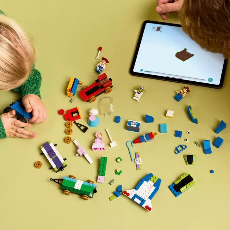 LEGO Disney Toy Story Celebration Train and RC Car komplekts 43264 — 206 detaļas, 4 mini figūriņas, vecumam 4+