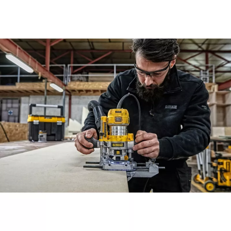 Frēzmašīna DeWALT D26204K