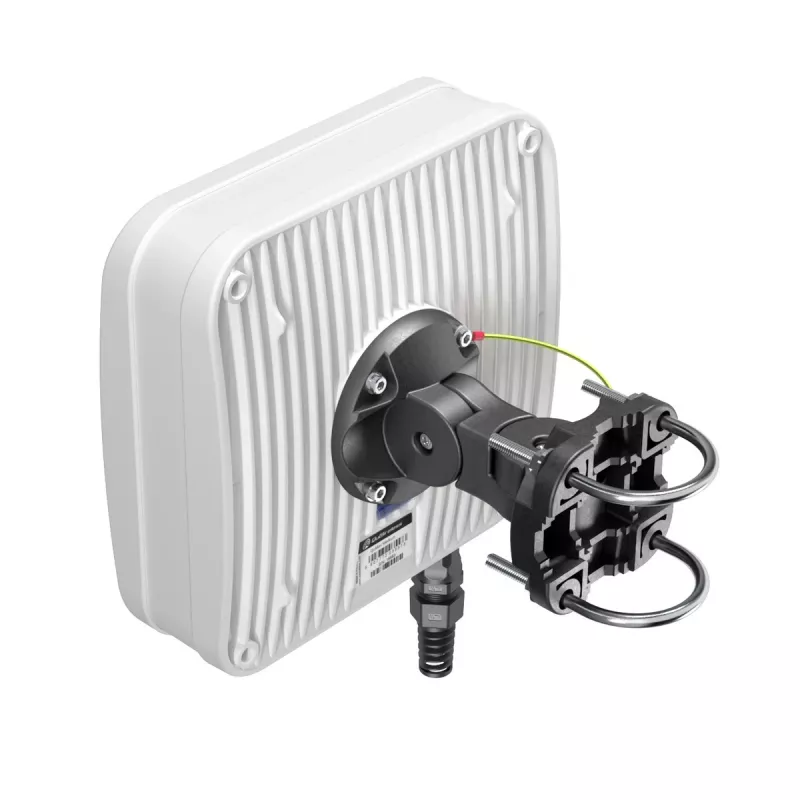 Virziena tīkla antena QuWireless QuMax — virziena PoE/LAN antena 0.694–2.7 GHz, līdz 6 dBi, balta