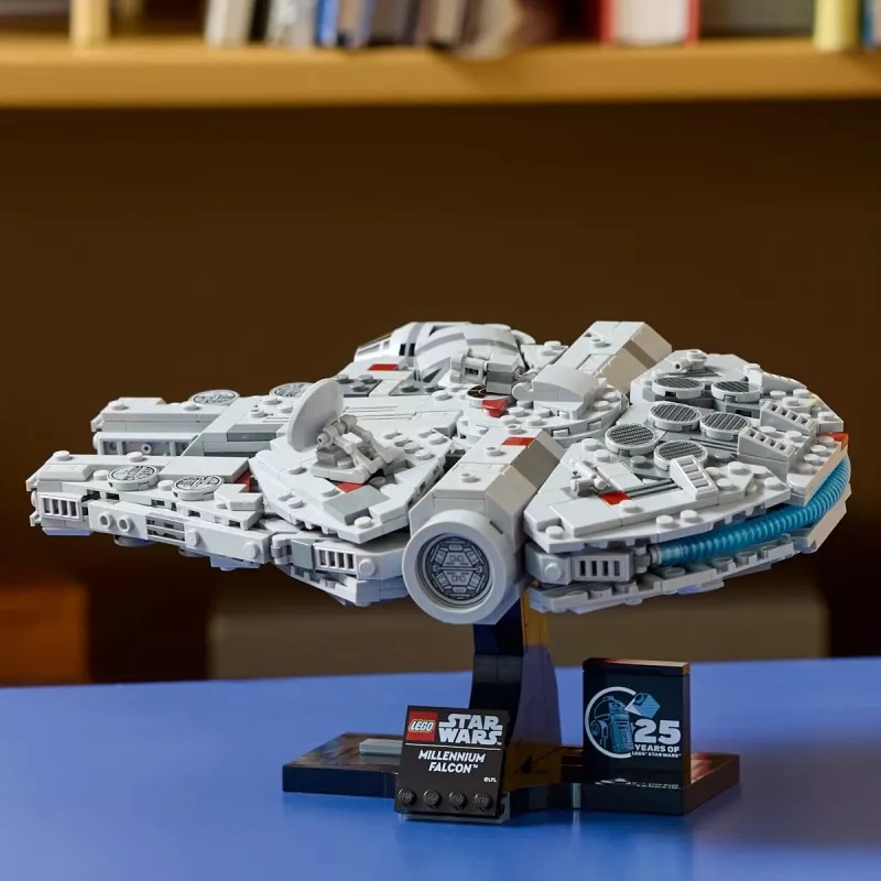 LEGO Star Wars Millennium Falcon 75375 modelu komplekts — 1351 gab., 18+, 190×240×130 mm