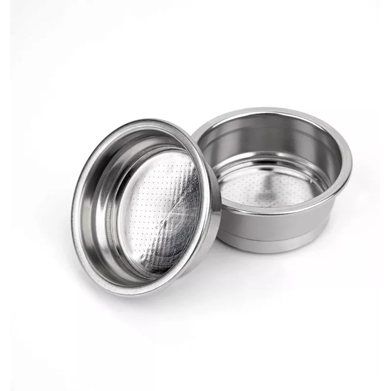 Espresso kafijas automāts Melns & Decker BXCO1200E — 1200 W, 15 bāri, 1,2 L ūdens tvertne, 2 tasītēm, iebūvēts piena putotājs, galda virsmai, sudraba krāsā