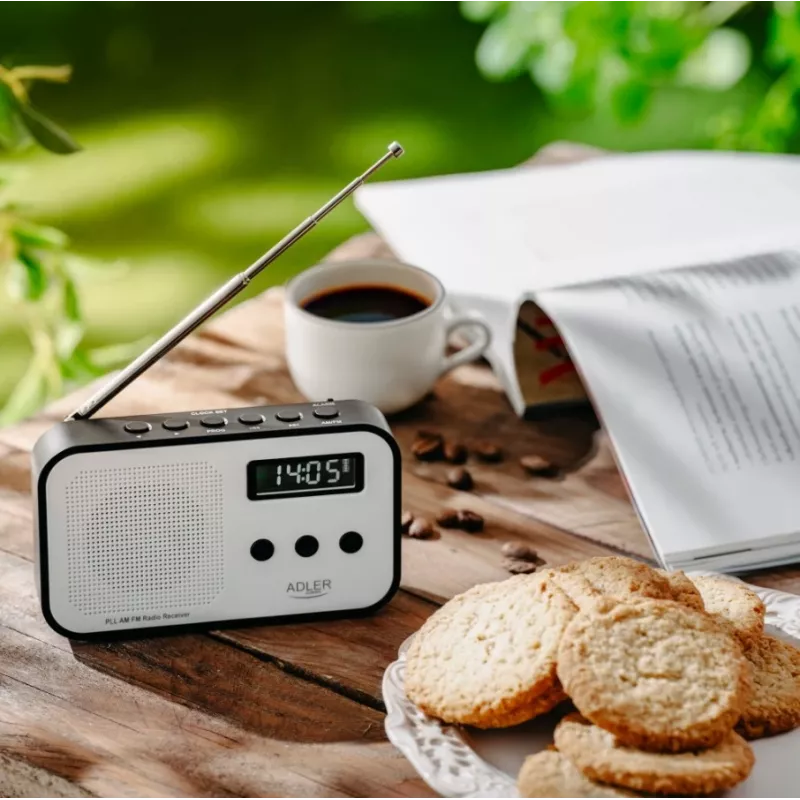 Pārnēsājamais ciparu radio Adler AD 1907 — AM/FM, ciparu uztvērējs, modinātājs, USB-C, 600 mAh baterija, LCD, 20 atmiņas vietas, teleskopiskā antena