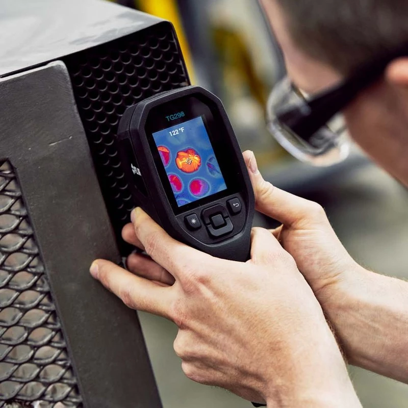 Termokamera FLIR TG298 rokas, -25 līdz +1080°C, 320×240 LCD, 2,4 collu displejs, IP54, USB-C, 8 GB