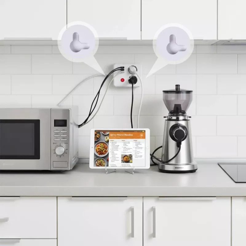 Strāvas sadalītājs MACLEAN MCE387 W — 2 rozetes, 3×USB A, 110–240V, 2500W, 1,5 m kabelis, balts