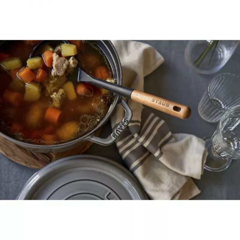 Staub Cocotte 3,8 L apaļa čuguna kastroļa cepamtrauks