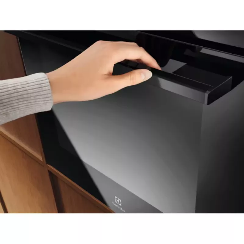 Iebūvējamā elektriskā cepeškrāsns Electrolux LOF3H10K — energoefektivitātes klase A+