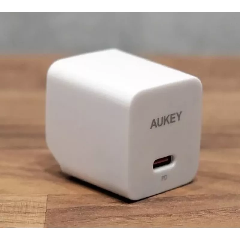Mini sienas lādētājs PA-Y20S Balts 1xUSB-C 20W PD Power Delivery