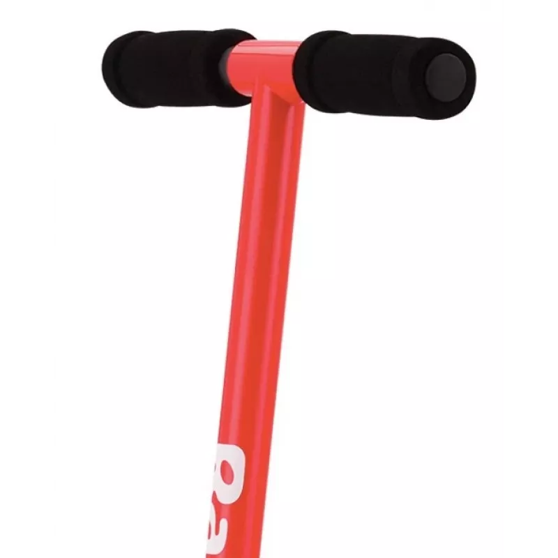 Classic skrejritenis Razor S Spark Sport — tērauda rāmis, salokāms, 2 riteņi, kājas bremze, vecumam 8+, maks. slodze 100 kg, melns/sarkans