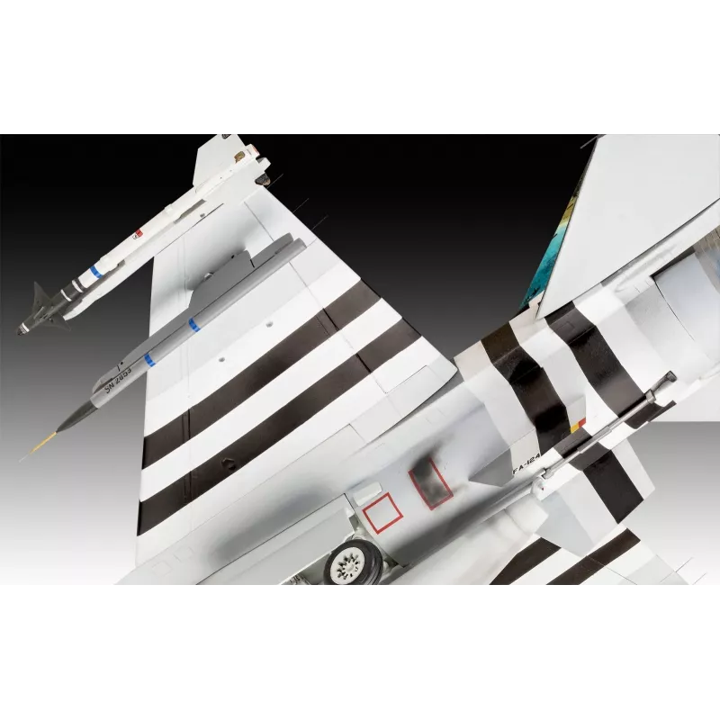 Plastmasas lidmašīnas modelis REVELL F-16 Falcon 50. gadadienas komplekts mērogā 1:32