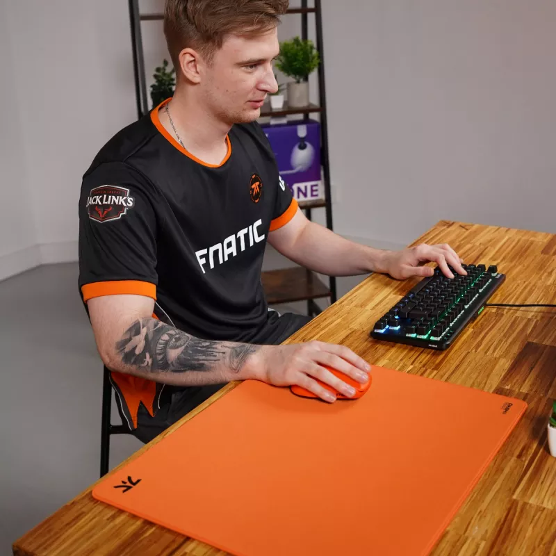 Fnatic DASH2 MAX spēļu peles paliktnis oranžs