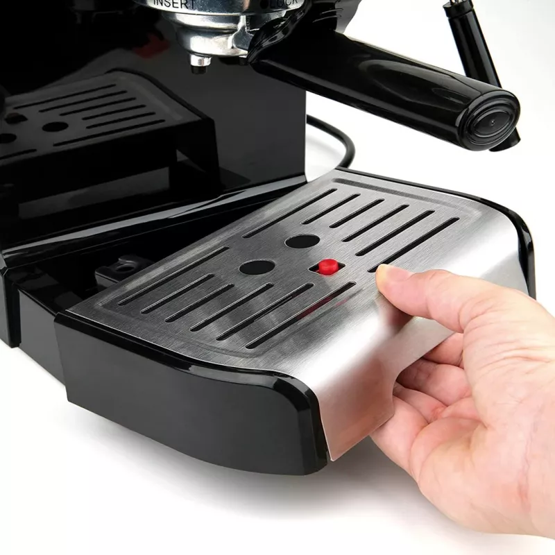 Espresso kafijas automāts Melns & Decker BXCO1200E — 1200 W, 15 bāri, 1,2 L ūdens tvertne, 2 tasītēm, iebūvēts piena putotājs, galda virsmai, sudraba krāsā