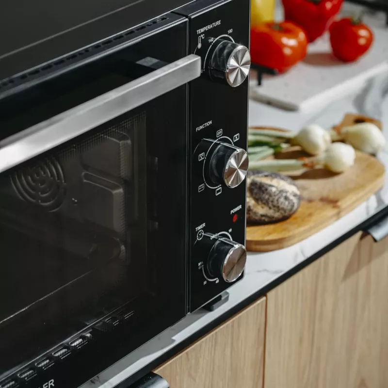 Elektriskā kompakta galda krāsns Adler AD 6026 — 48 L ietilpība, 1800 W, brīvi stāvoša, mehānisks taimeris