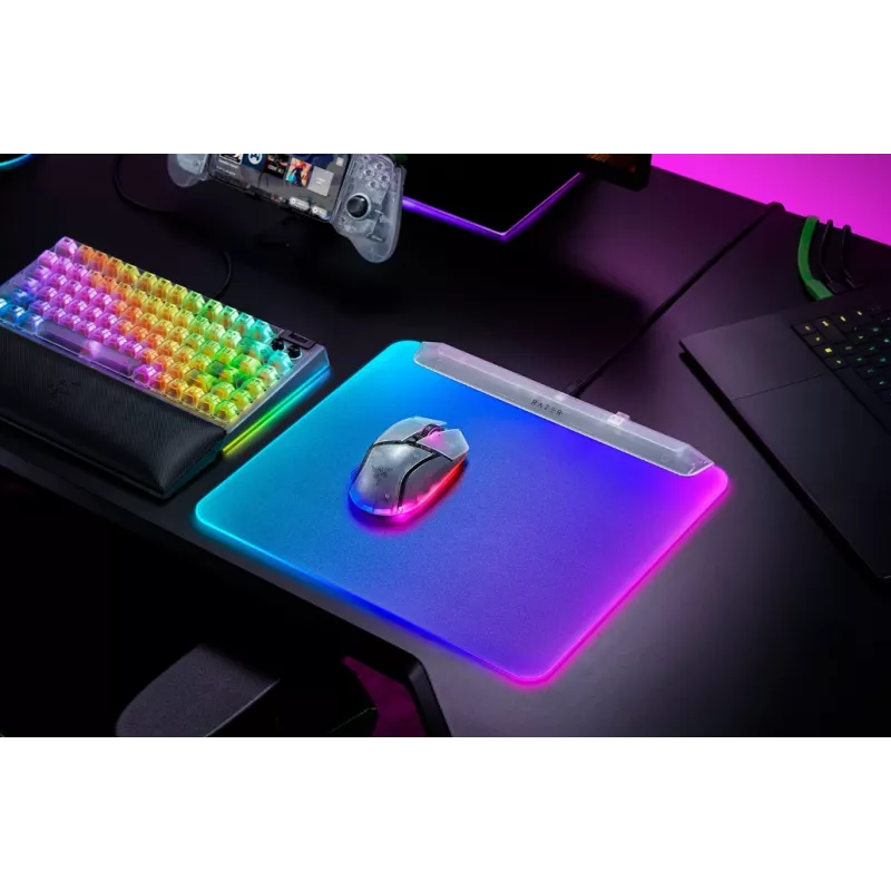 Spēļu peles paliktnis Razer Firefly V2 Pro balta — RGB apgaismojums, USB barošana, neslīdoša pamatne