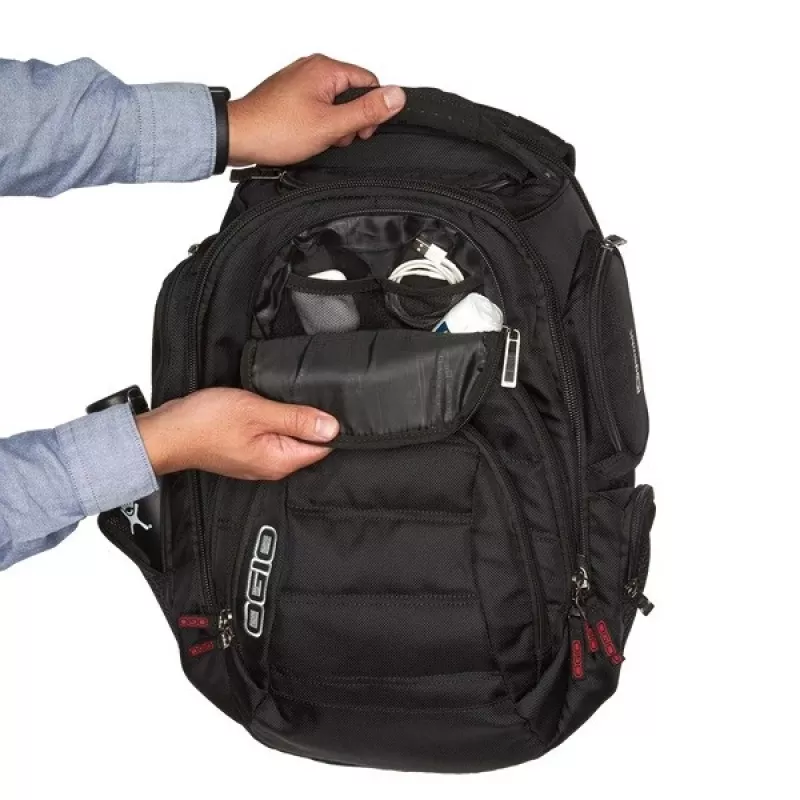 OGIO Mugursoma GAMBIT MELNA P/N: 111072_03
