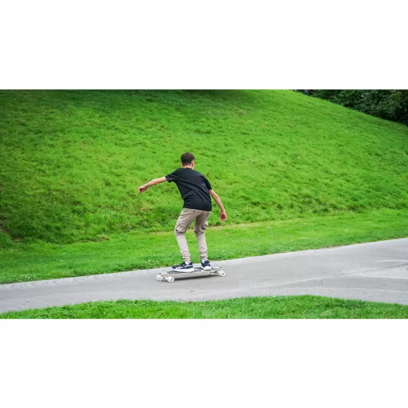 Longboard Muuwmi Lights GLOW ABEC 7 ar gaismas riteņiem, melns/zaļš